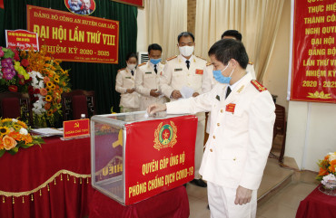 Công an huyện Can Lộc quyên góp, ủng hộ phòng chống dịch Covid - 19